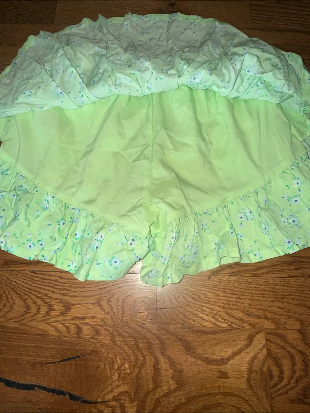NWT. Old Navy. Printed High Waisted Swing Skort. Green Floral. Size Medium (8).